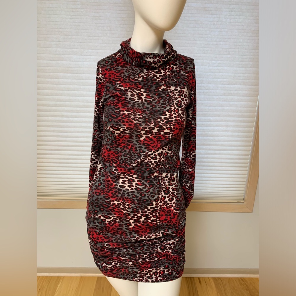 Planet Gold Women’s Size M Animal print Dress/Top. Like New